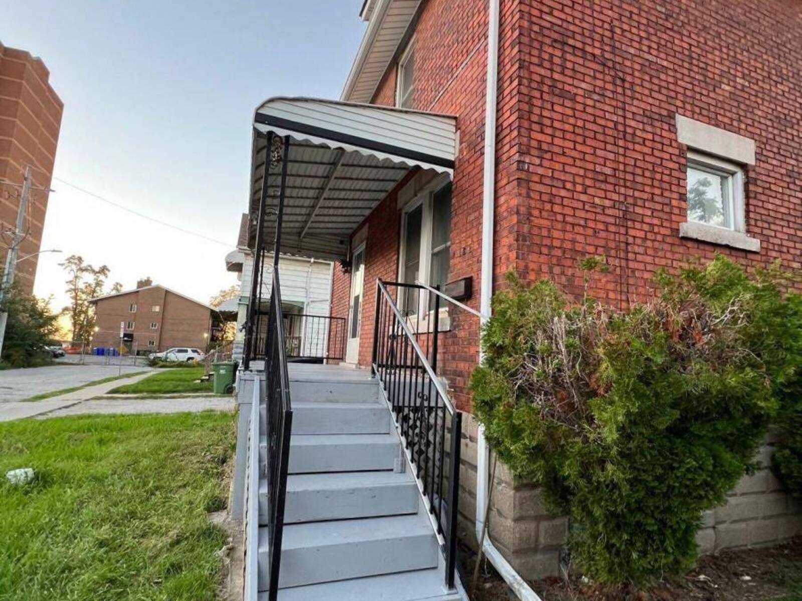 182 JOSEPHINE AVENUE, Windsor, Ontario N9B 2K8