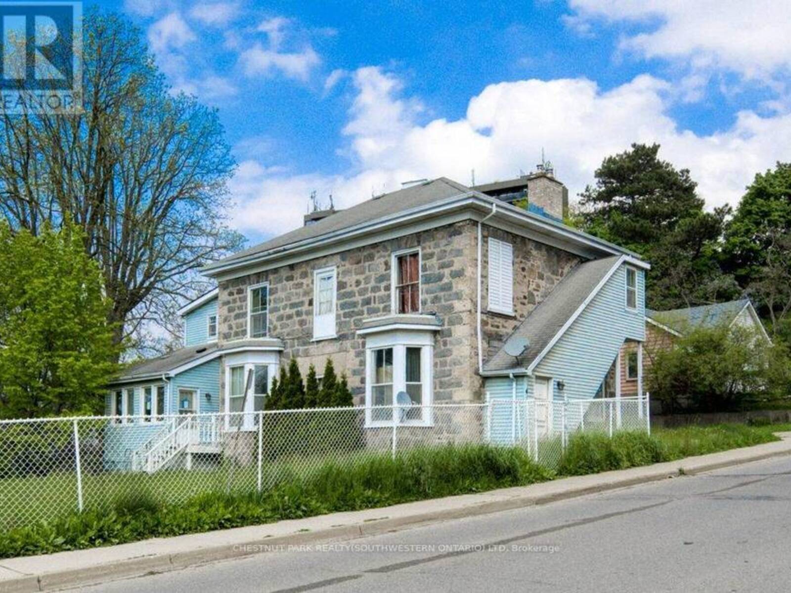 245 AINSLIE STREET S, Cambridge, Ontario N1R 3L2