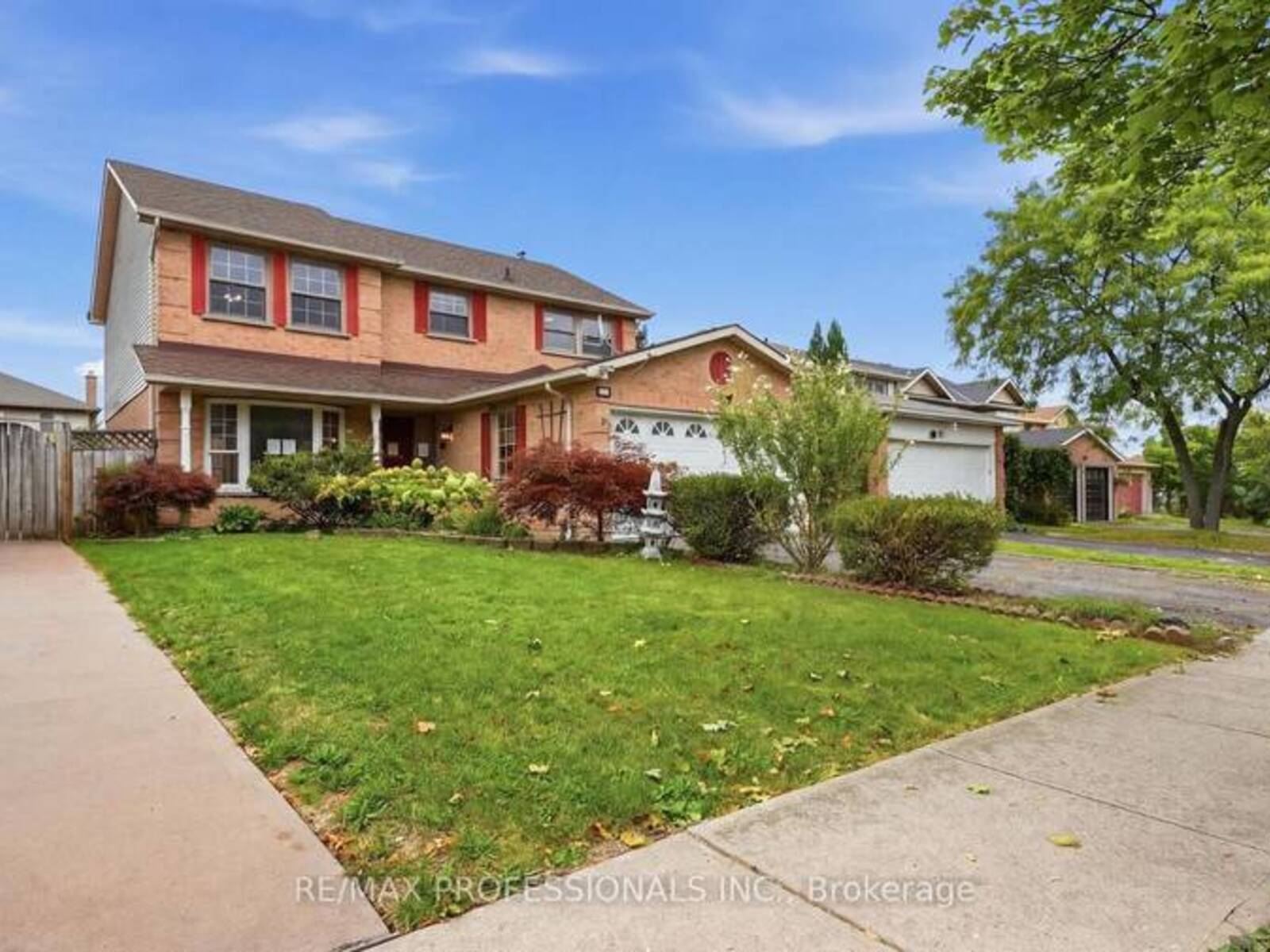 15 STRADA BOULEVARD, St. Catharines, Ontario L2S 3L6