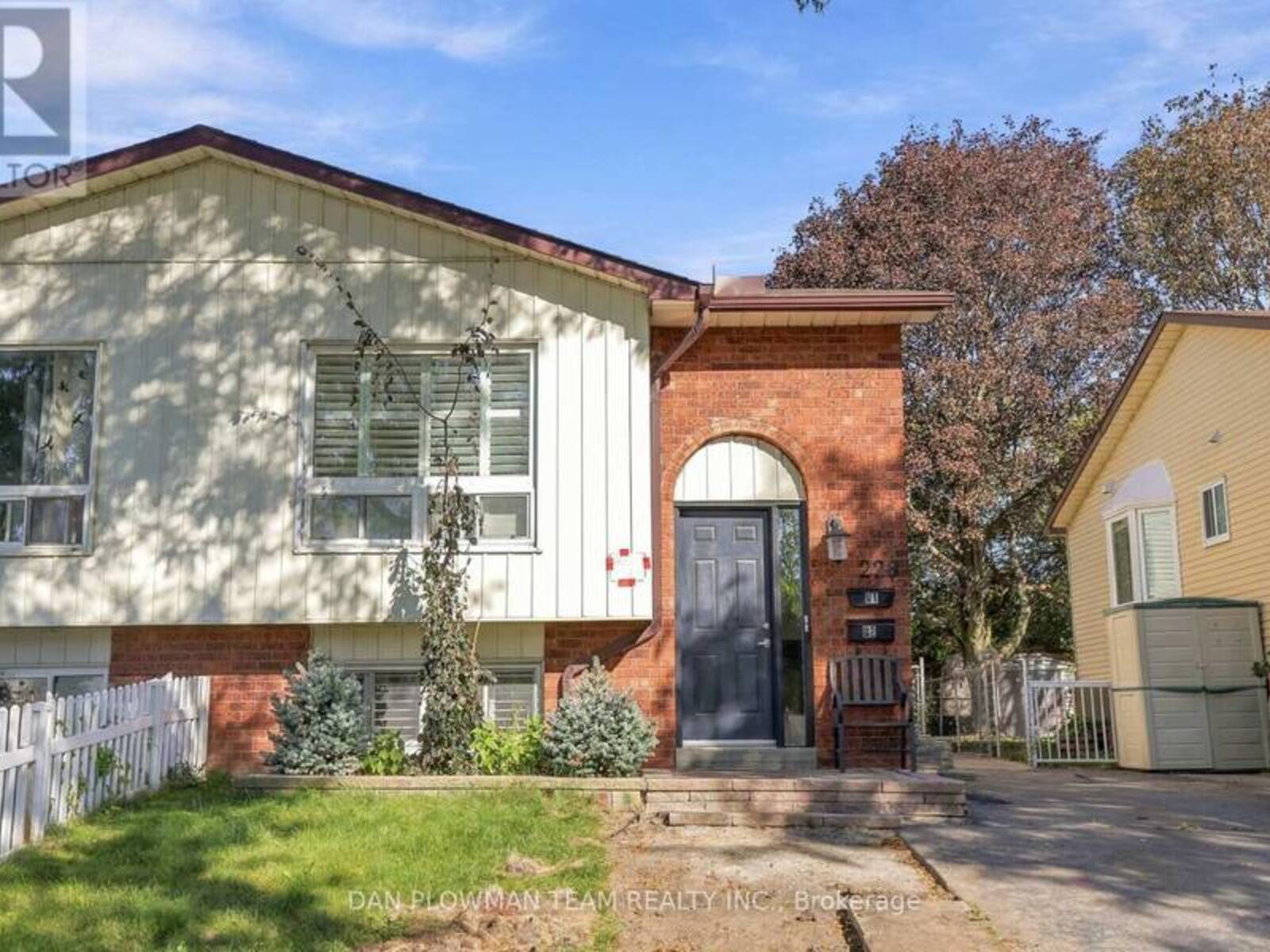 228 MEDINA COURT, Oshawa, Ontario L1J 7E1