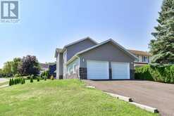 15 LANKIN AVENUE | Bracebridge Ontario | Slide Image Three