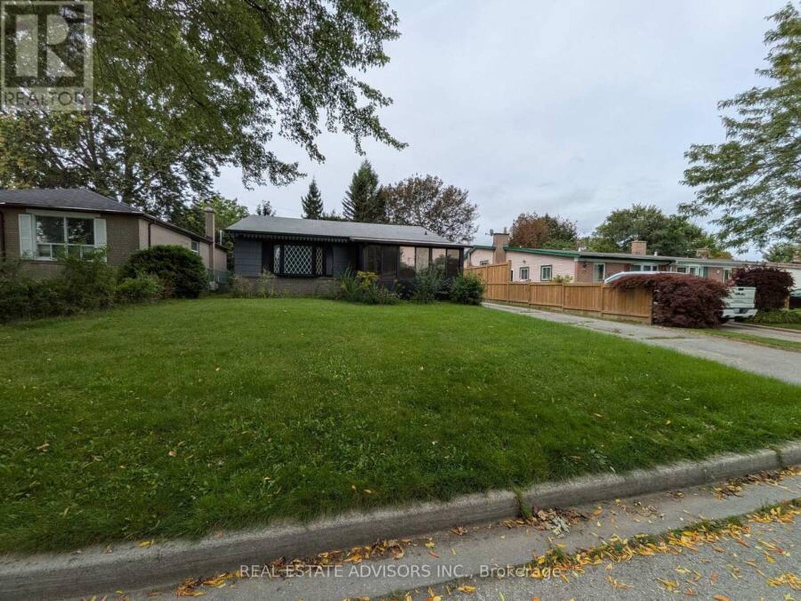 712 ANNLAND STREET, Pickering, Ontario L1W 1B4