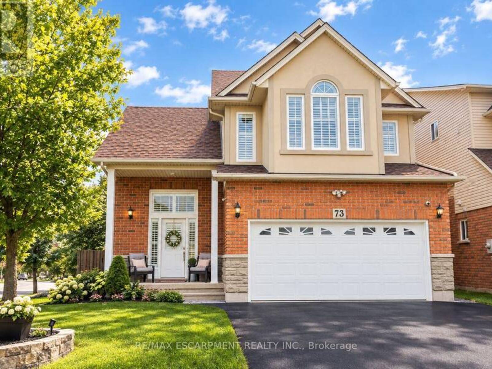 73 APPLEBLOSSOM DRIVE, Hamilton, Ontario L9C 7W3