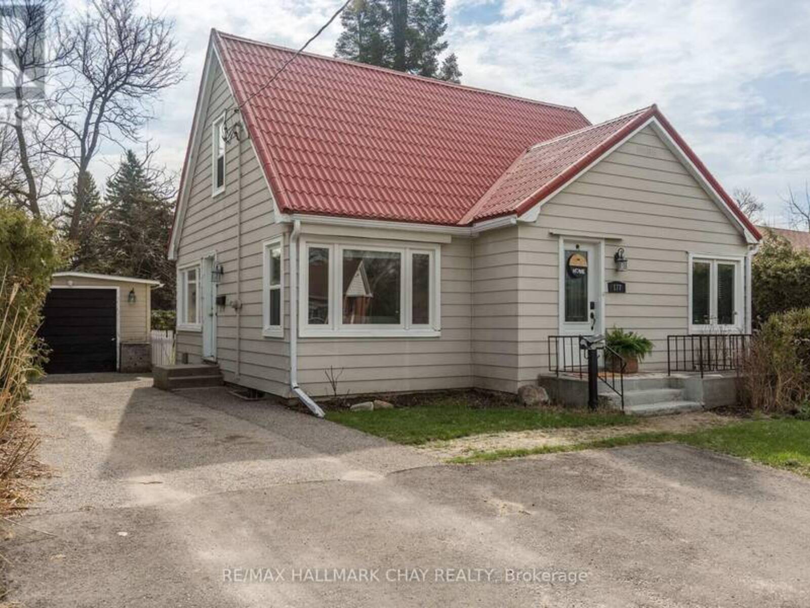 177 DUCKWORTH STREET, Barrie, Ontario L4M 3W6