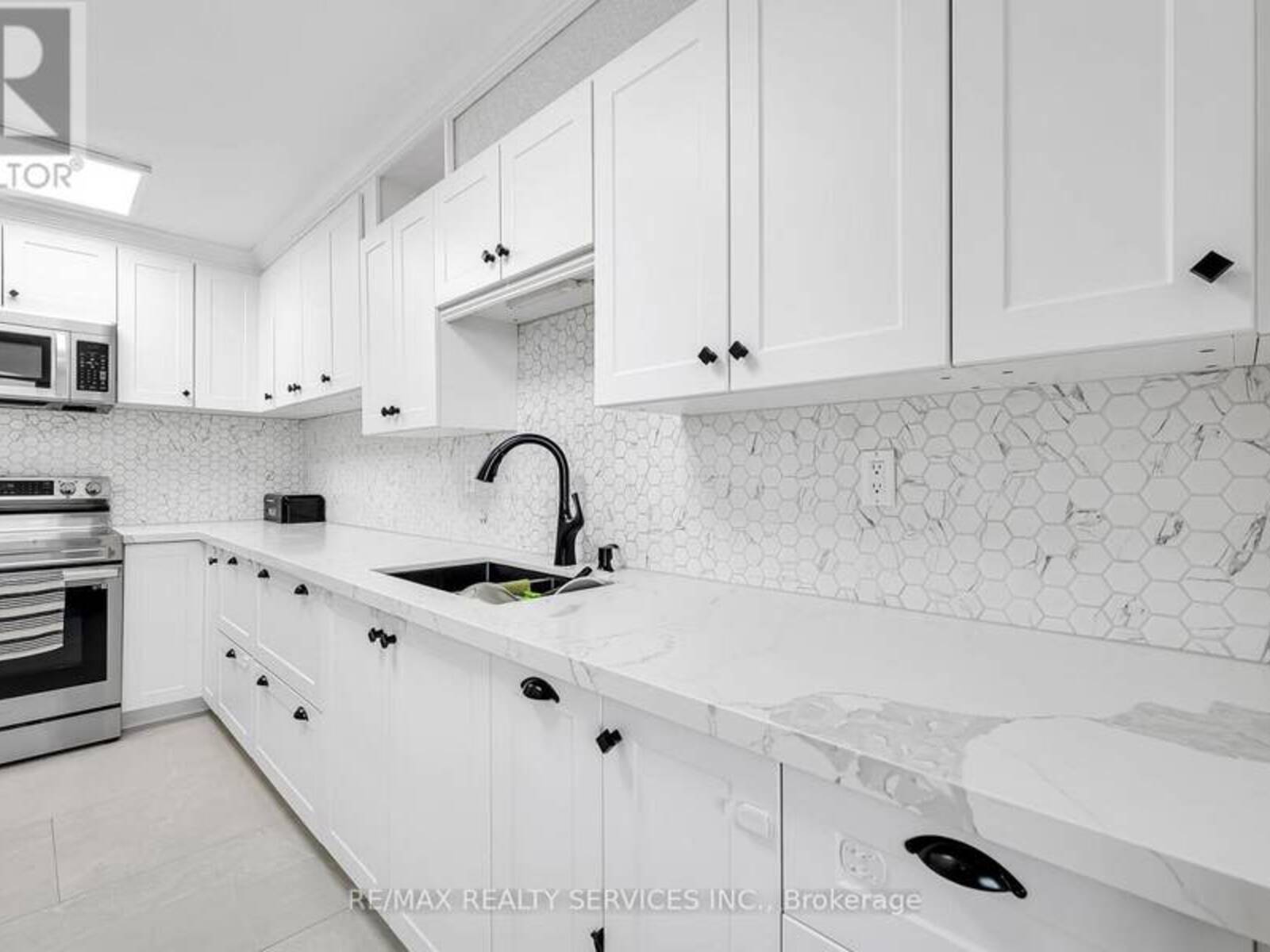 1701 - 180 MARKHAM ROAD, Toronto, Ontario M1M 2Z9