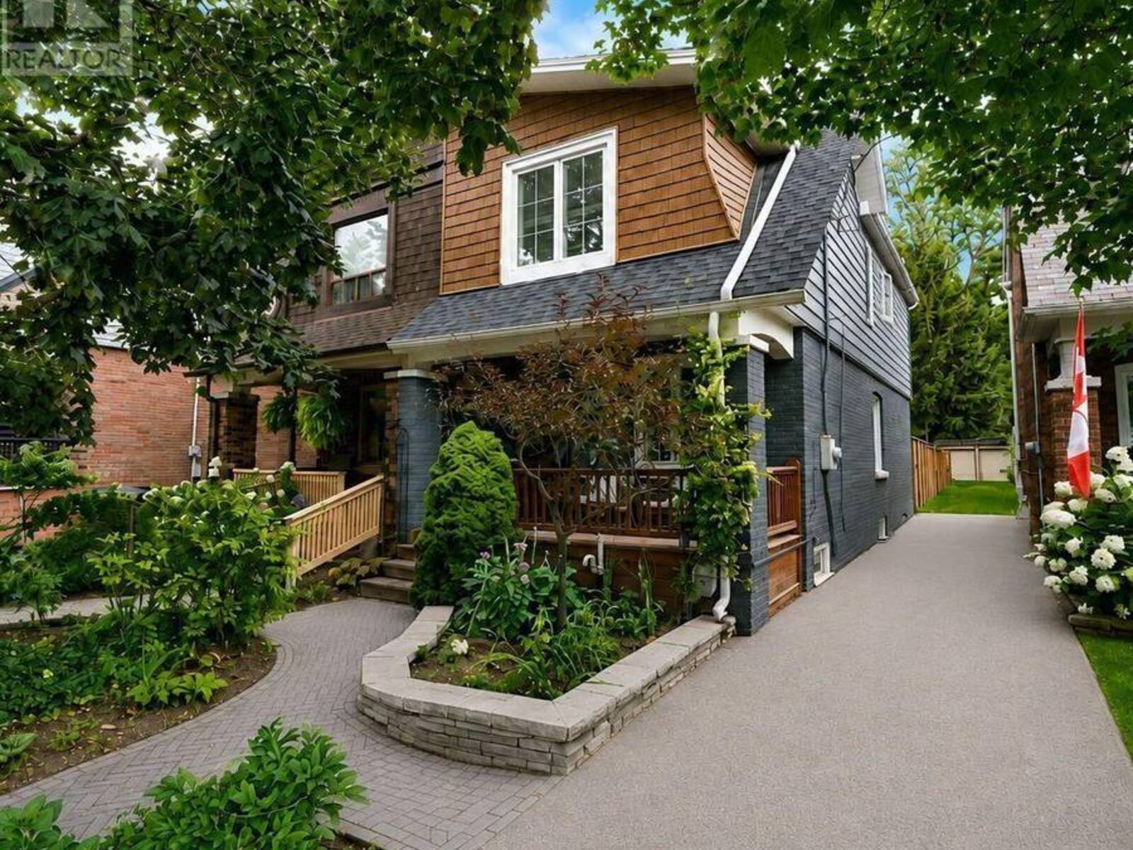 11 HEMLOCK AVENUE, Toronto, Ontario M4L 3E9