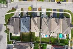 18 HACKWOOD CRESCENT | Aurora Ontario | Slide Image Five