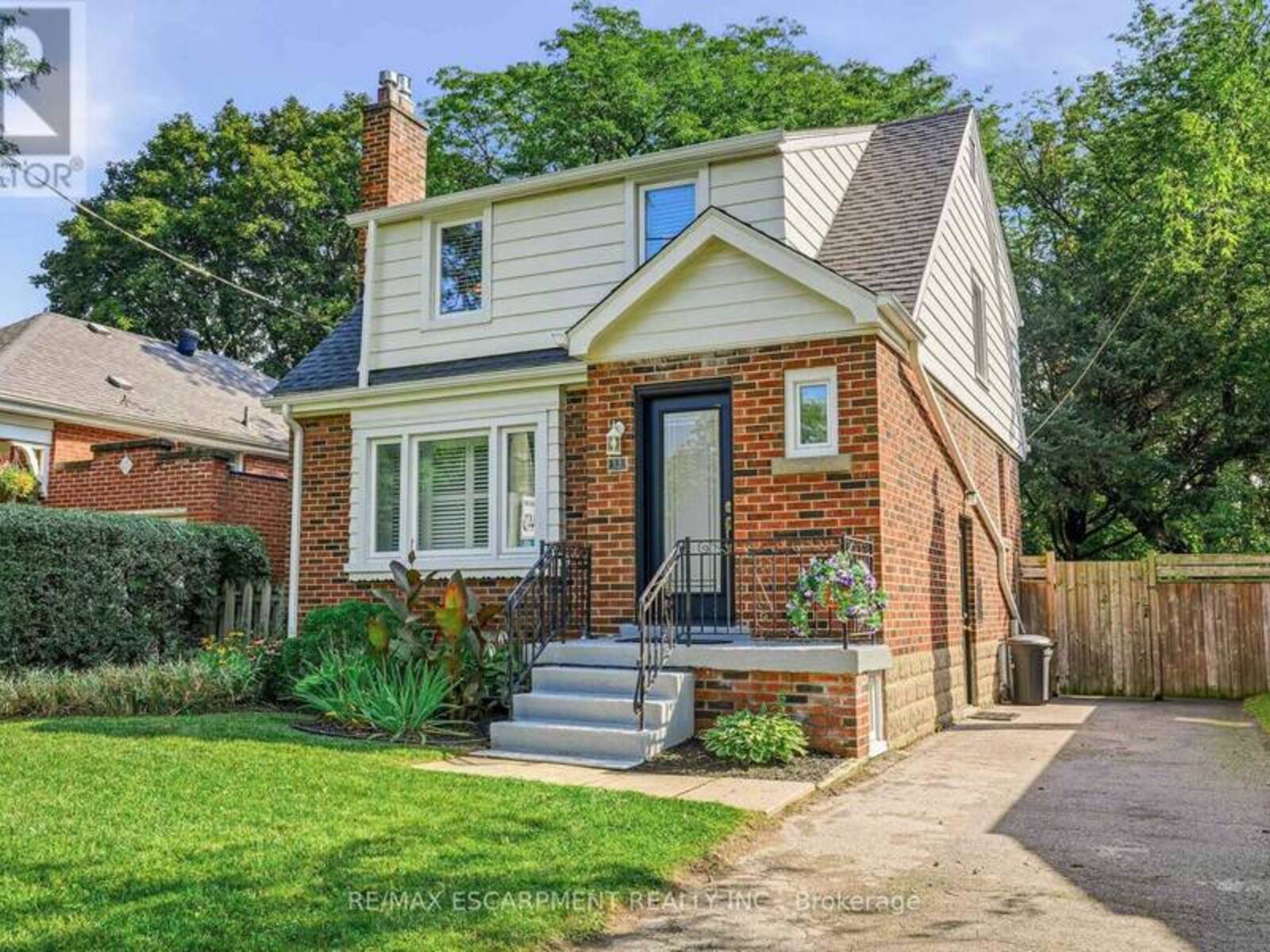 13 ALLAN AVENUE, Dundas, Ontario L9H 4N7