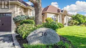 36 MAPLEHYRN AVENUE | East Gwillimbury Ontario | Slide Image Three