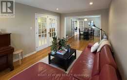 17 PICCADILLY ROAD | Richmond Hill Ontario | Slide Image Six