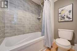 19 PENWICK CRESCENT | Richmond Hill Ontario | Slide Image Eighteen