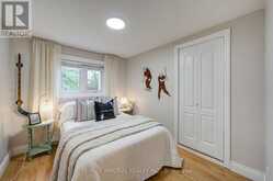 19 PENWICK CRESCENT | Richmond Hill Ontario | Slide Image Nineteen