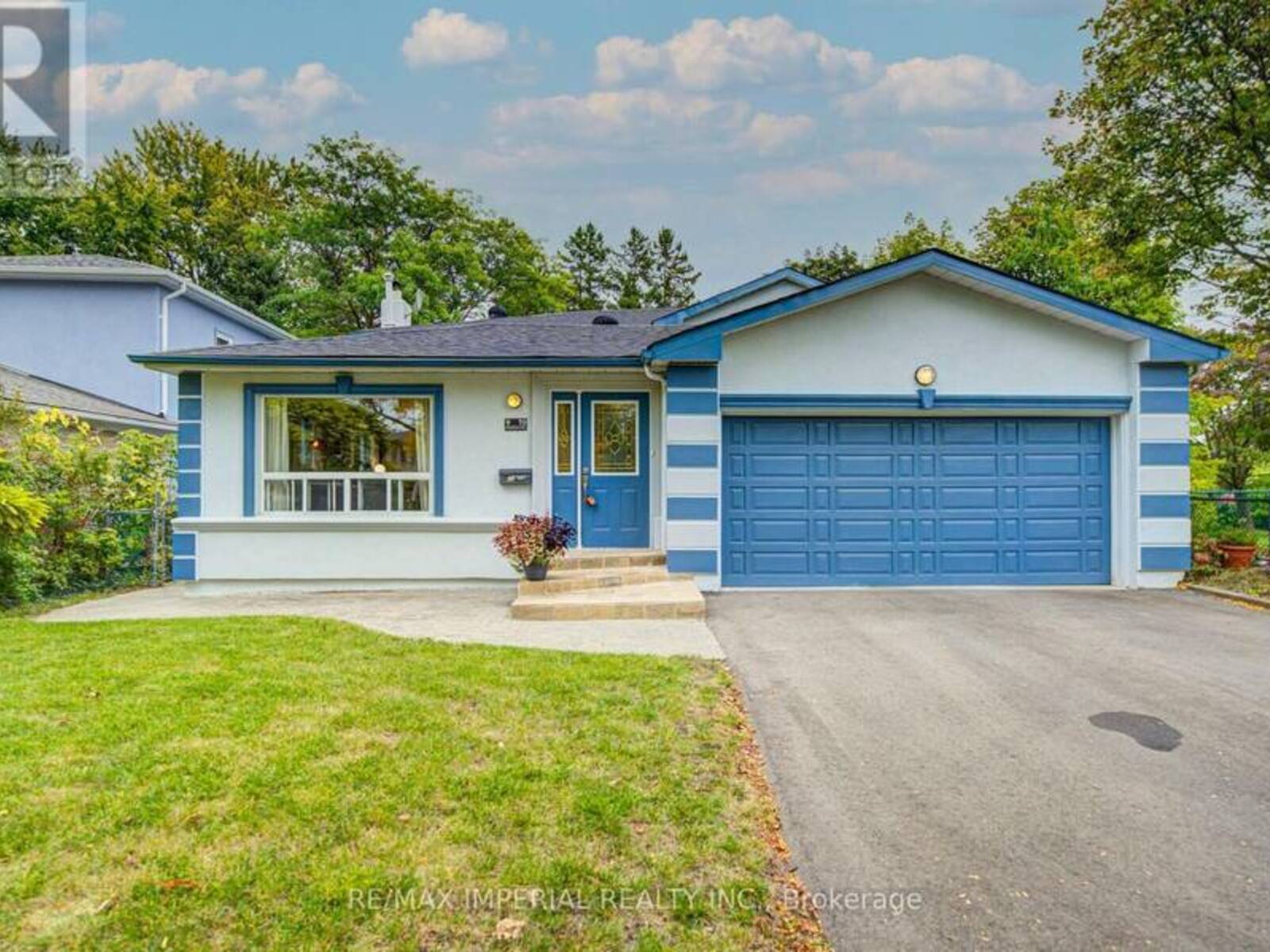 19 PENWICK CRESCENT, Richmond Hill, Ontario L4C 5B3