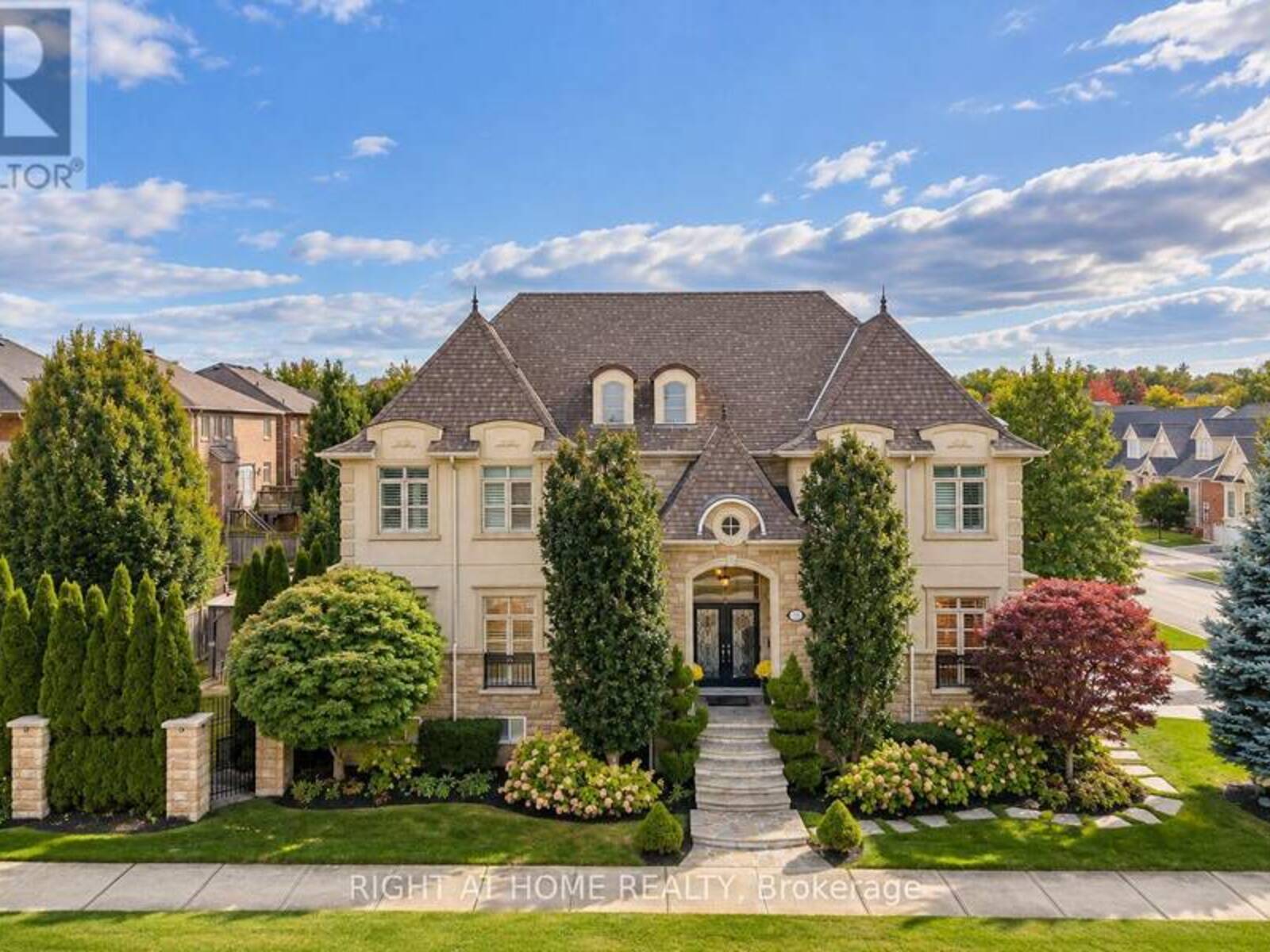 2122 LAW HILL GATE, Oakville, Ontario L6M 0A7