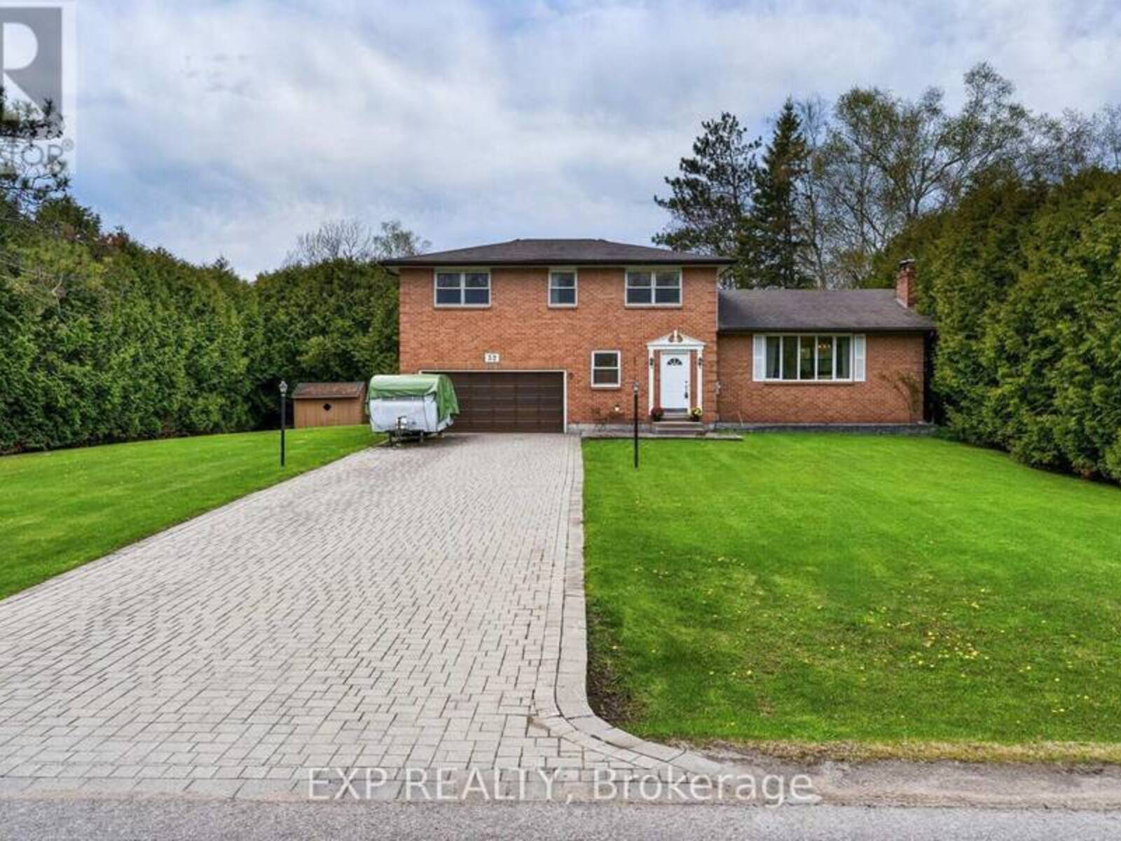 32 LOUISA STREET, Georgina, Ontario L0E 1L0