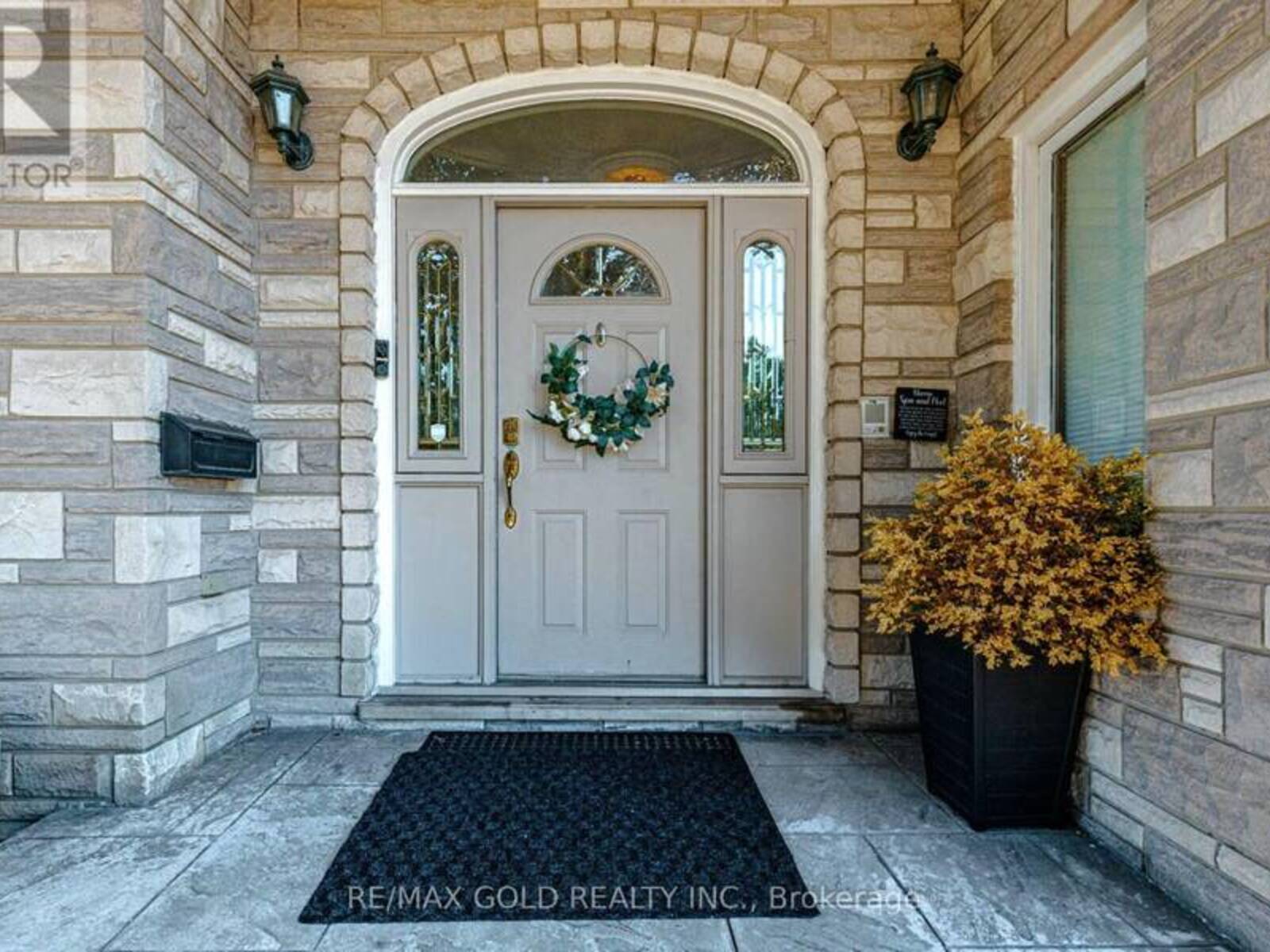 108 MONTMORENCY DRIVE, Hamilton, Ontario L8K 6R1