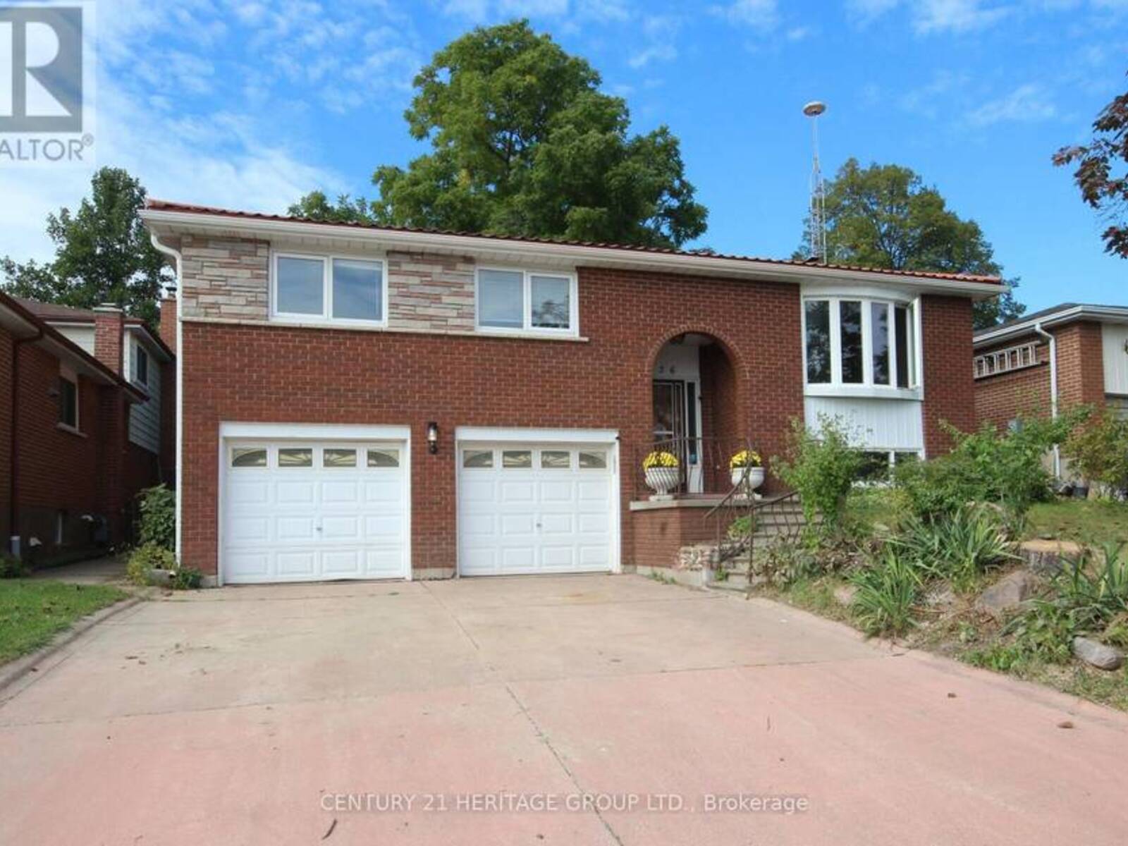 156 COLBORNE STREET, Bradford West Gwillimbury, Ontario L3Z 1C5