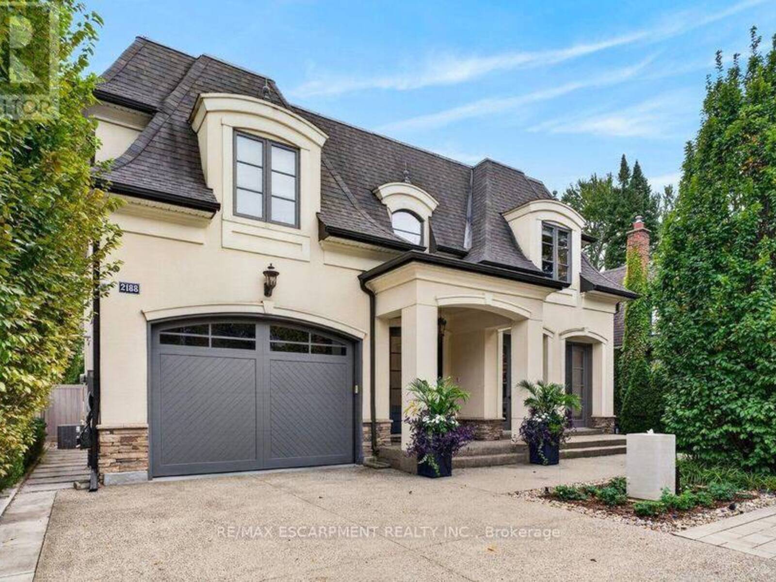 2188 CAROLINE STREET, Burlington, Ontario L7R 1M3