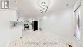 81 SHADY PINE CIRCLE | Brampton Ontario | Slide Image Ten