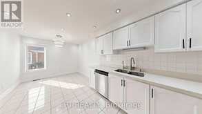 81 SHADY PINE CIRCLE | Brampton Ontario | Slide Image Thirteen