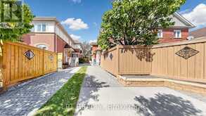 81 SHADY PINE CIRCLE | Brampton Ontario | Slide Image Two