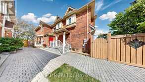 81 SHADY PINE CIRCLE | Brampton Ontario | Slide Image Three