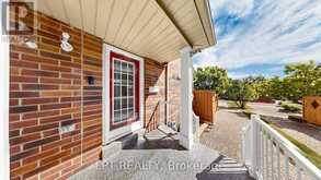 81 SHADY PINE CIRCLE | Brampton Ontario | Slide Image Four
