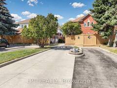 81 SHADY PINE CIRCLE Brampton Ontario, L6R 1K3