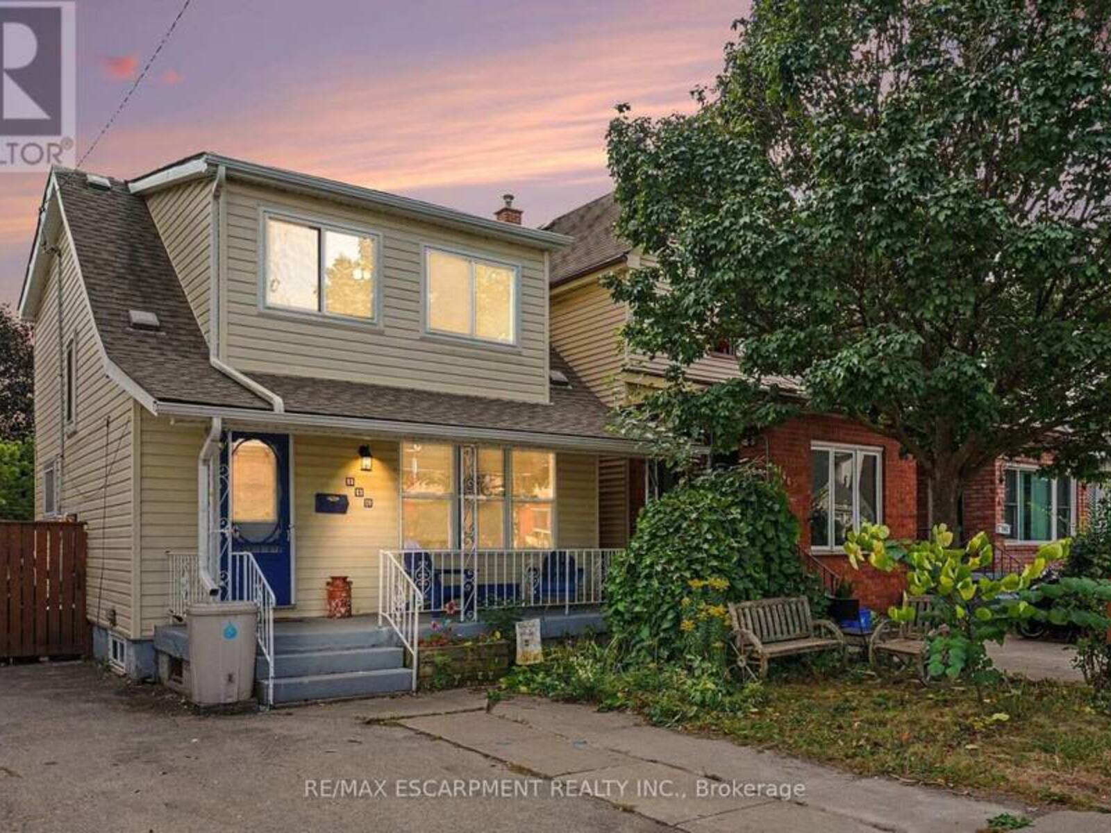 146 BELMONT AVENUE, Hamilton, Ontario L8L 7M3
