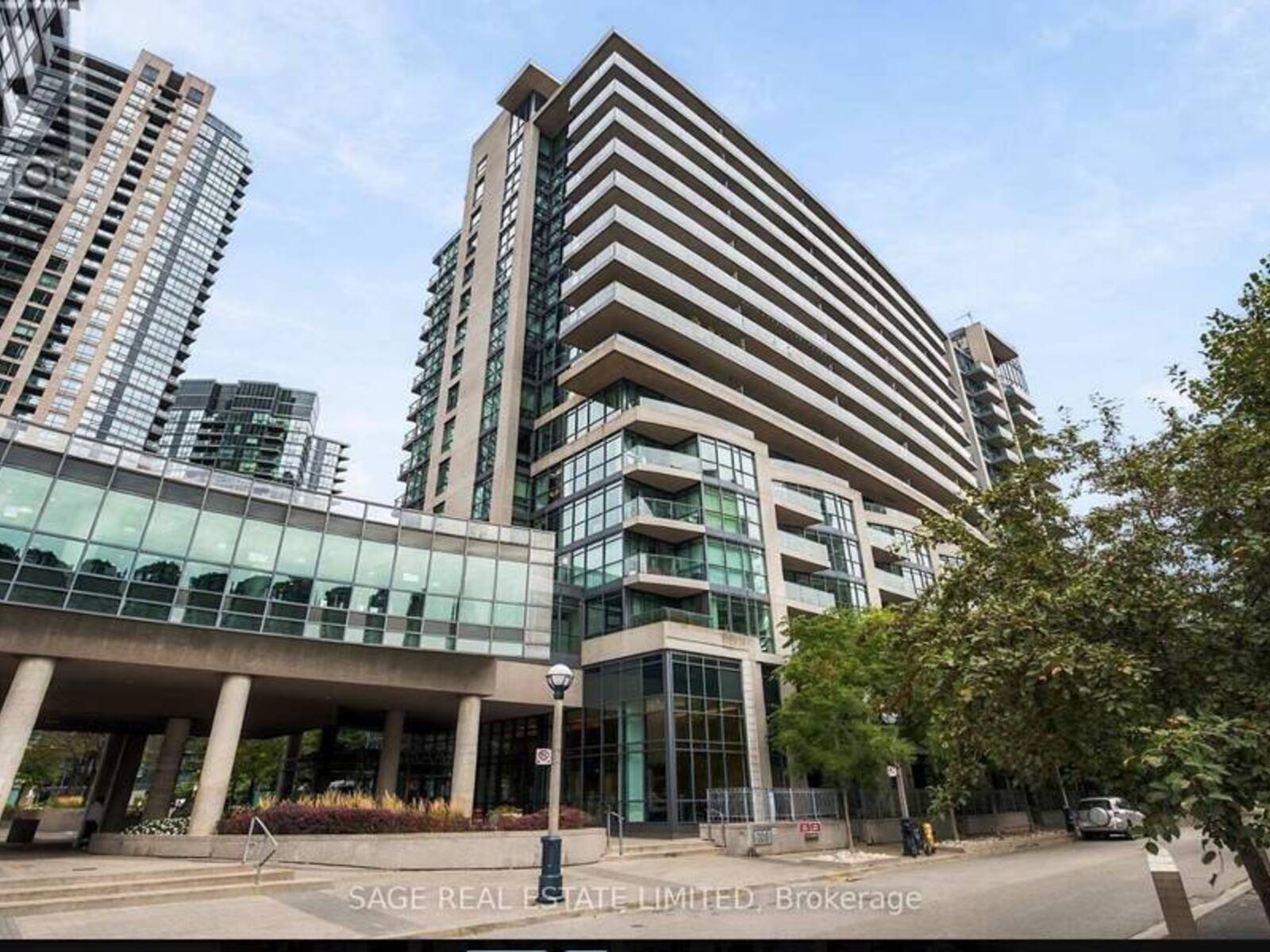 579 - 209 FORT YORK BOULEVARD, Toronto, Ontario M5V 4A1