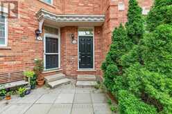 34 FAIRHEAD MEWS | Toronto Ontario | Slide Image Two