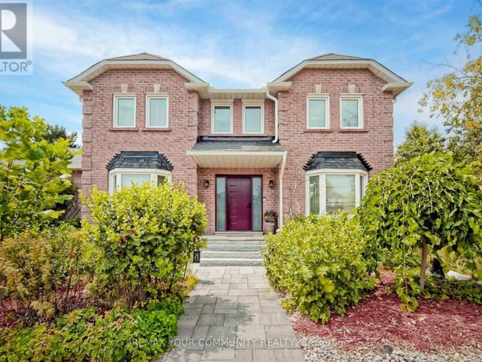 2 KIRKLAND COURT, Richmond Hill, Ontario L4C 9J1