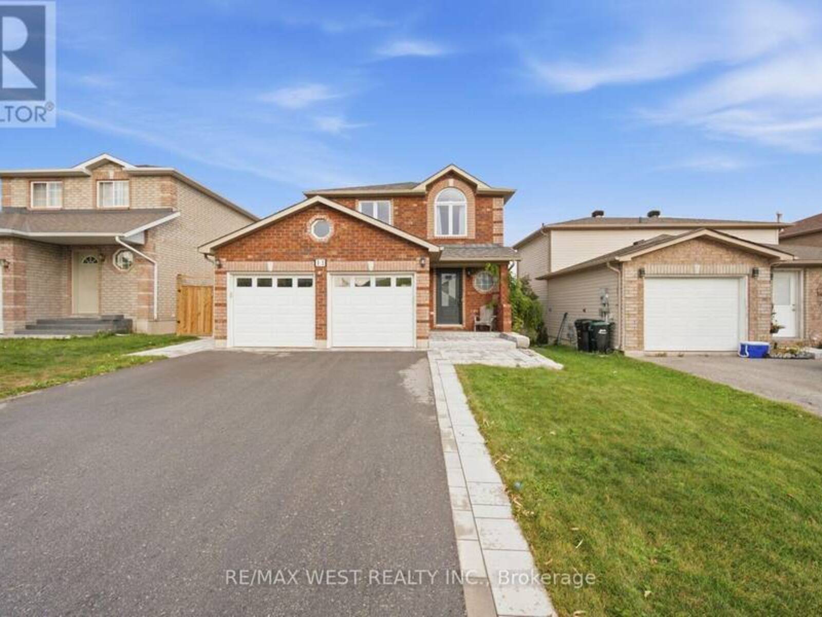11 AMBLER BAY, Barrie, Ontario L4M 7A4