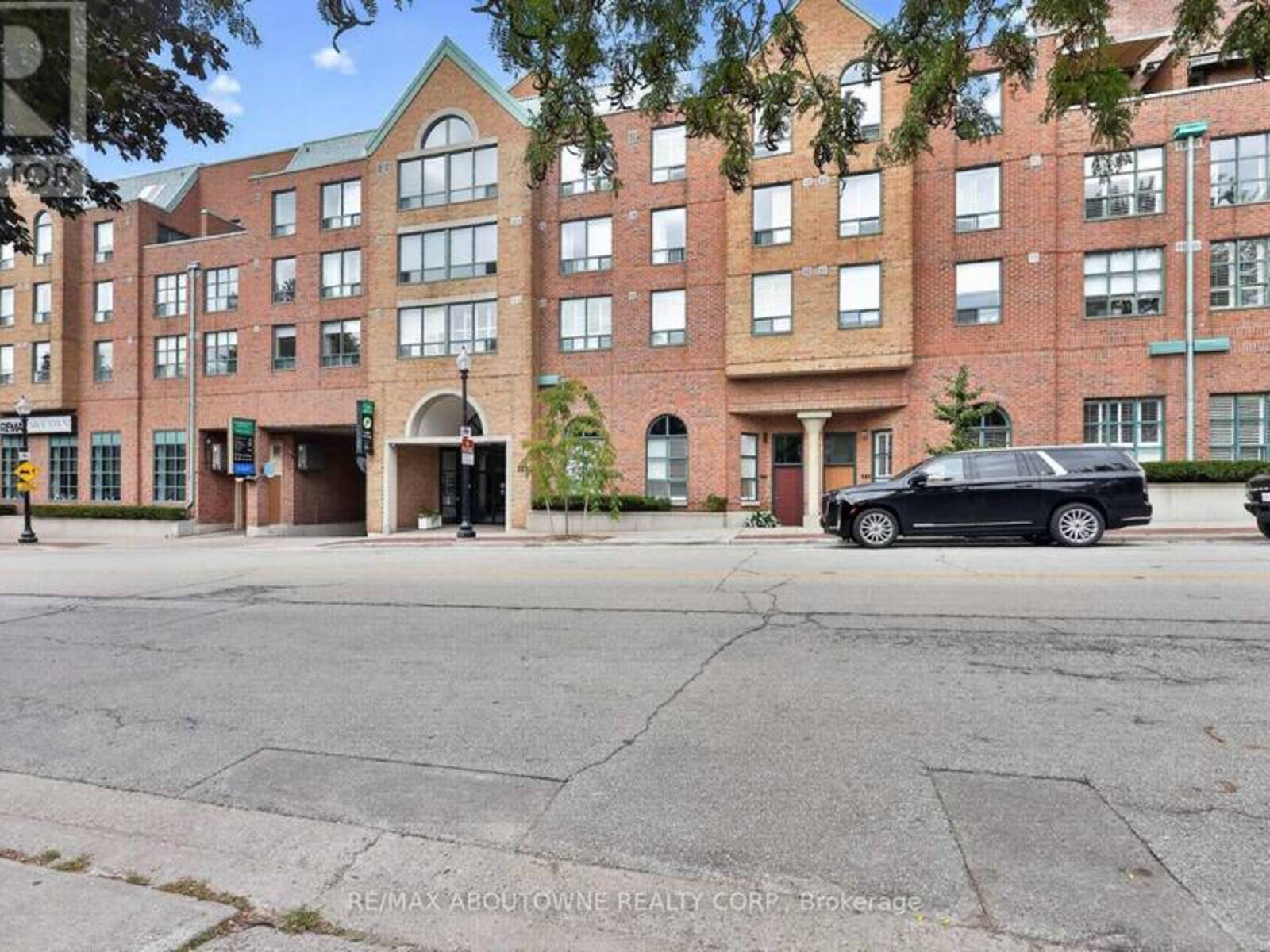 211 - 221 ROBINSON STREET, Oakville, Ontario L6J 7N9