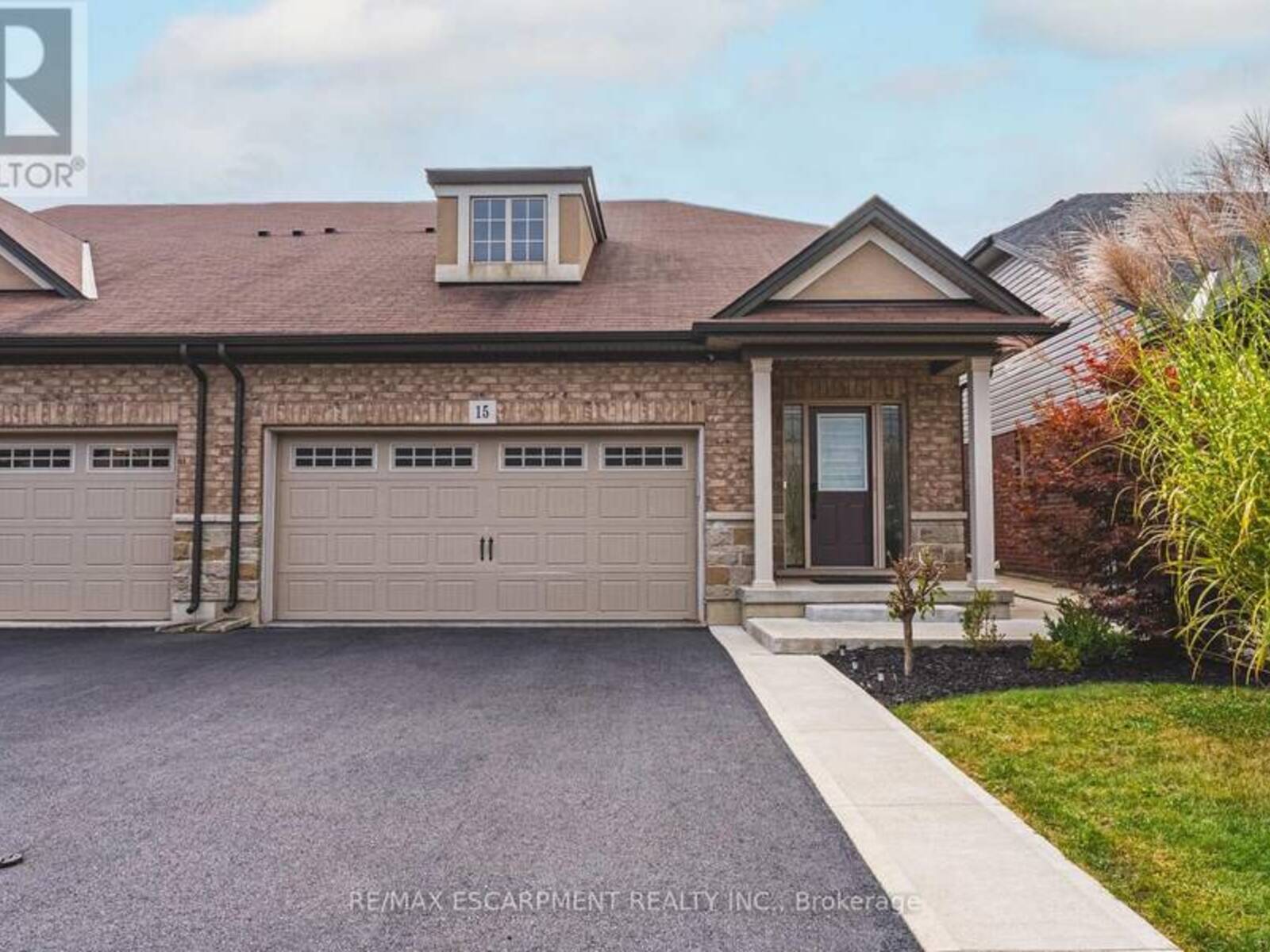 15 KOPPERFIELD LANE, Hamilton, Ontario L0R 1W0