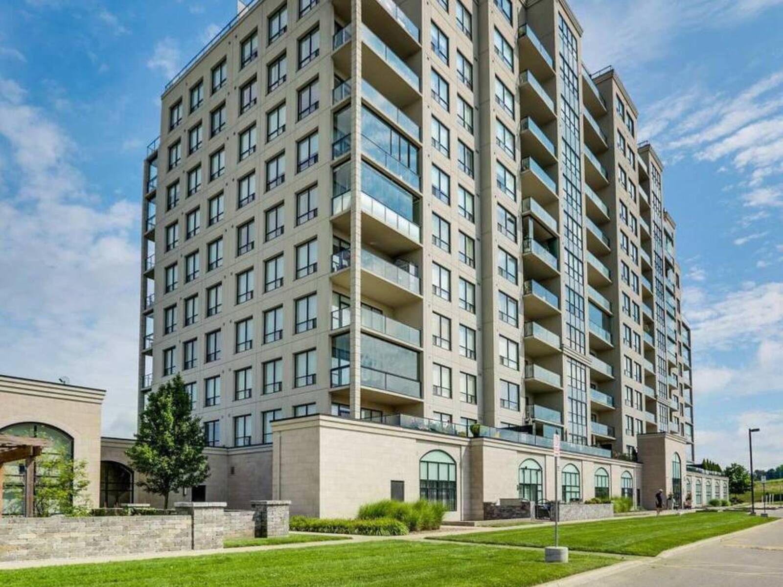 212 - 240 VILLAGEWALK BOULEVARD, London, Ontario N6G 0P6