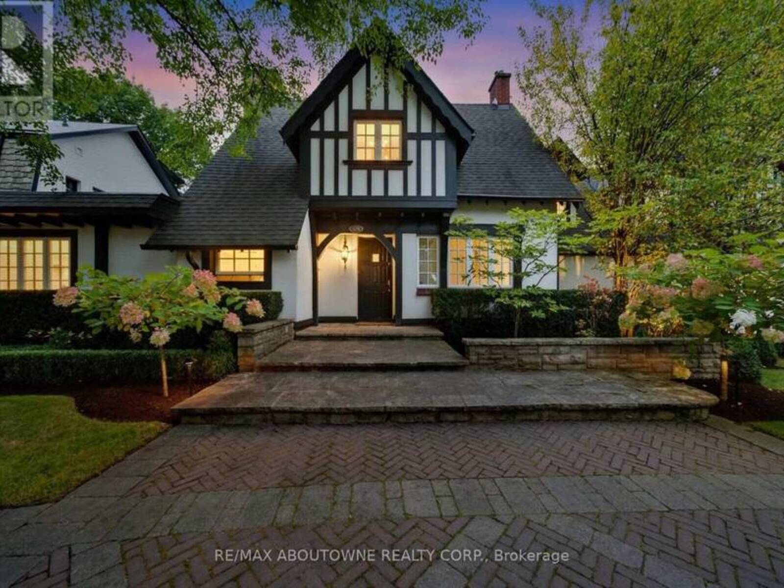 426 TRAFALGAR ROAD, Oakville, Ontario L6J 3H7
