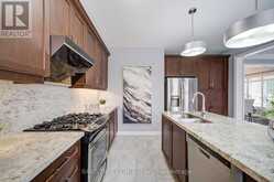 382 BEGONIA GARDENS | Oakville Ontario | Slide Image Ten