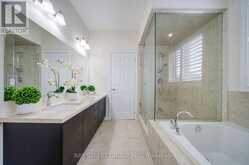 382 BEGONIA GARDENS | Oakville Ontario | Slide Image Eighteen