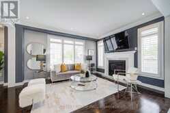 382 BEGONIA GARDENS | Oakville Ontario | Slide Image Eight