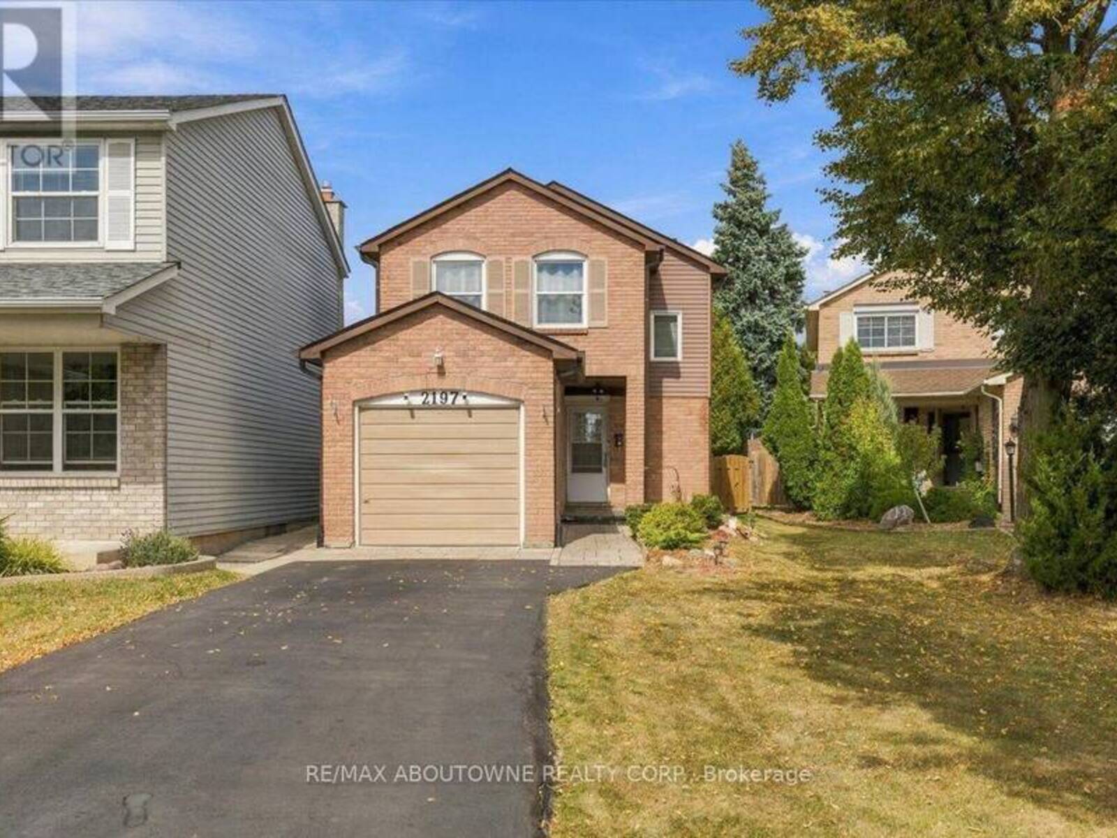 2197 PEMBROKE COURT, Burlington, Ontario L7P 3X8