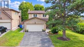 850 ARNOLD CRESCENT | Newmarket Ontario | Slide Image Two