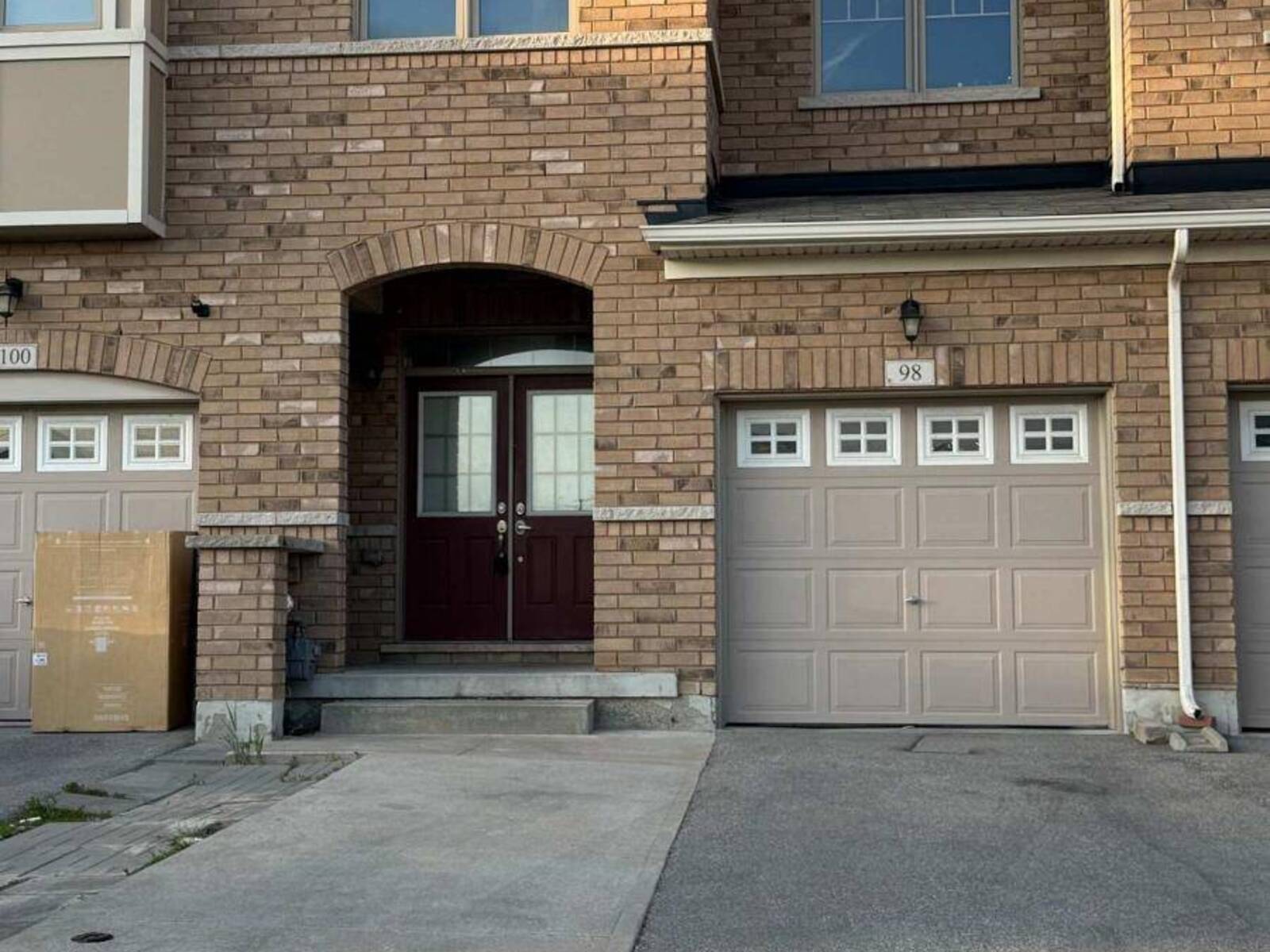 98 DAVENFIELD CIRCLE, Brampton, Ontario L6P 4M1