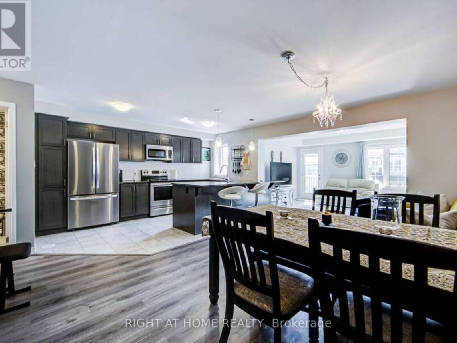 143 TOUCAN TRAIL, Oakville, Ontario L6H 0Y2