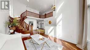 12 MACKAY DRIVE | Richmond Hill Ontario | Slide Image Ten