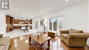 12 MACKAY DRIVE | Richmond Hill Ontario | Slide Image Eighteen
