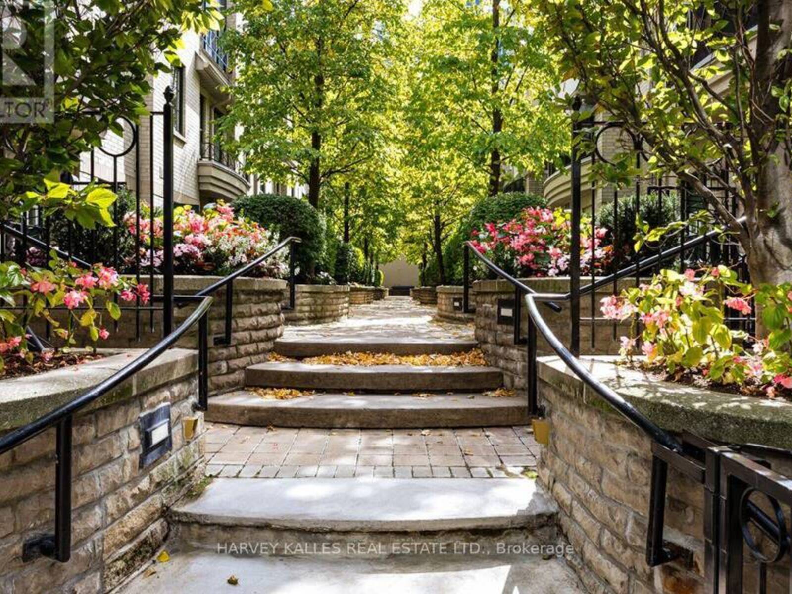 TH 9 - 1 BAXTER STREET, Toronto, Ontario M4W 3W1
