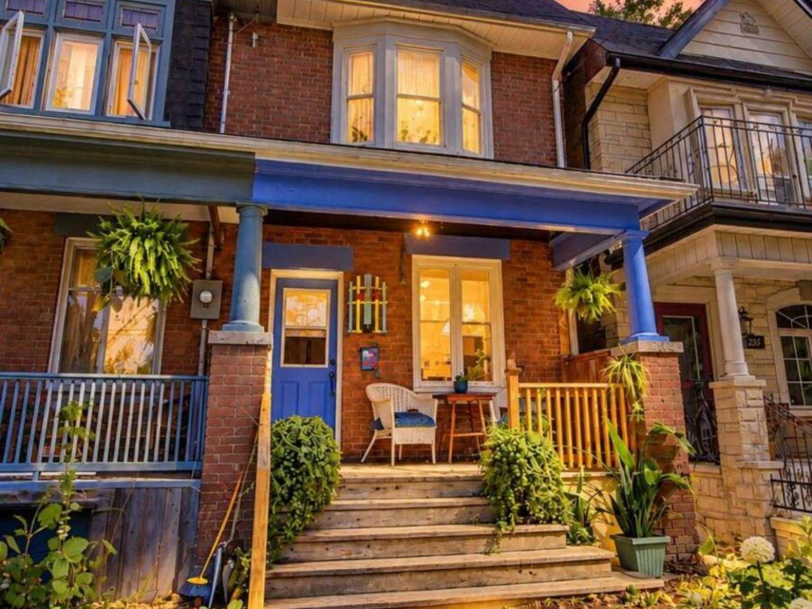 257 BARTLETT AVENUE, Toronto, Ontario M6H 3G3