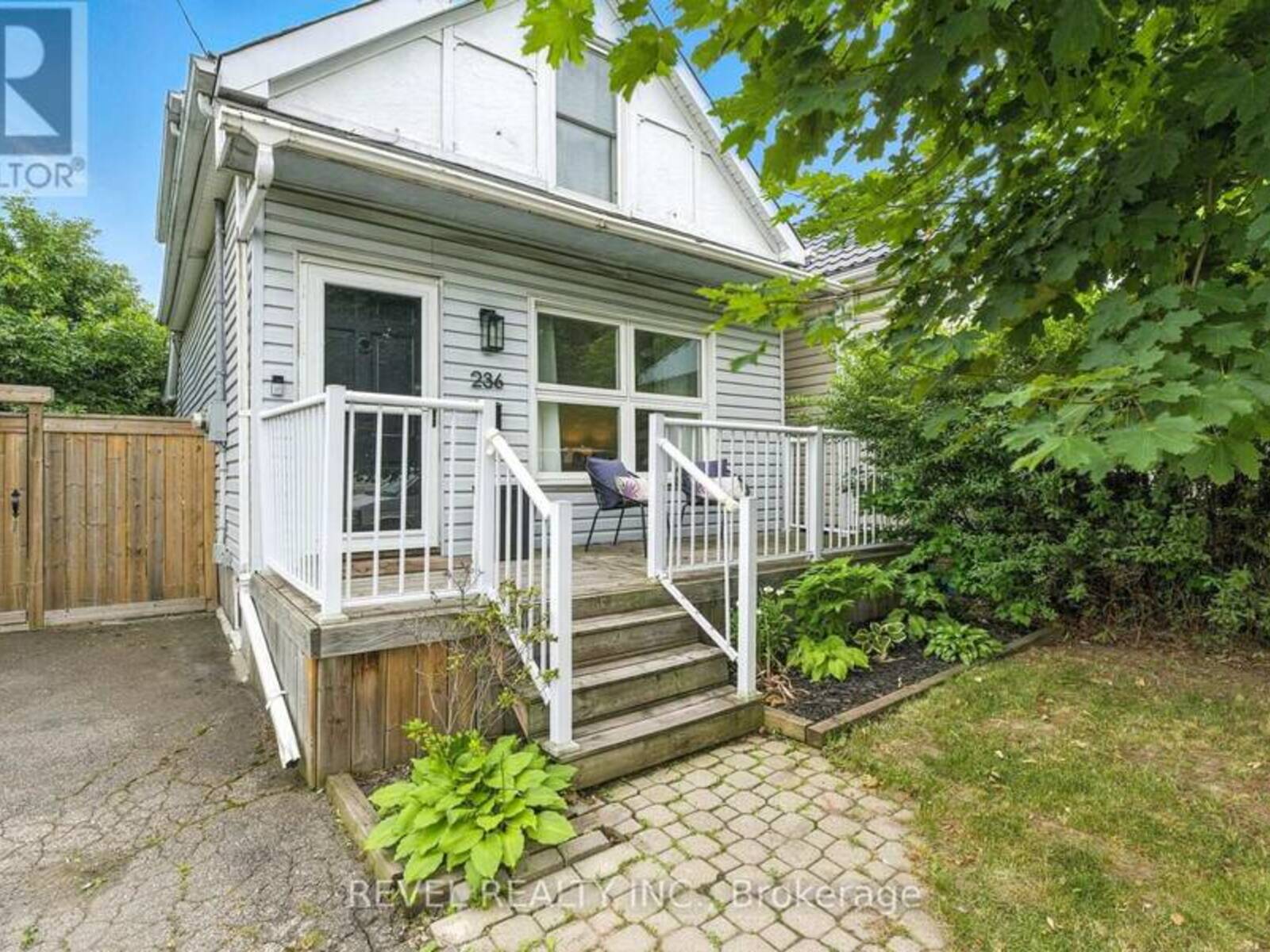 236 COPE STREET, Hamilton, Ontario L8H 5B5