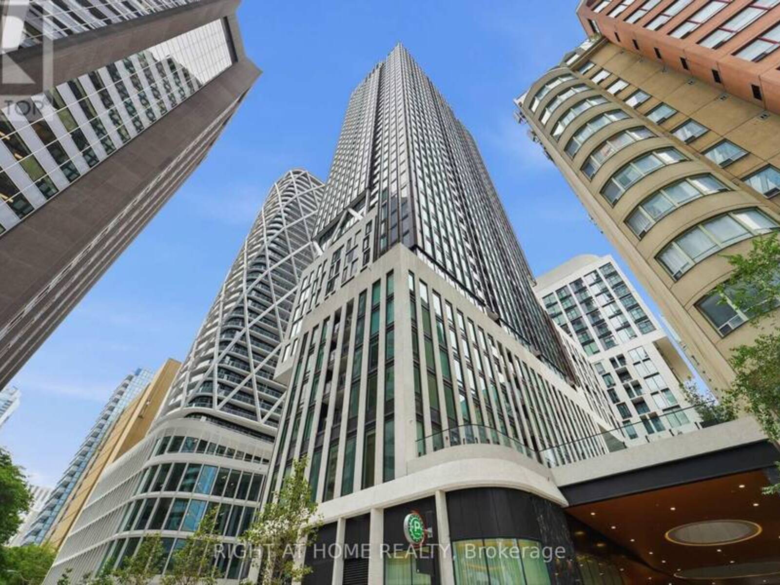 803 - 238 SIMCOE STREET, Toronto, Ontario M5T 0E2